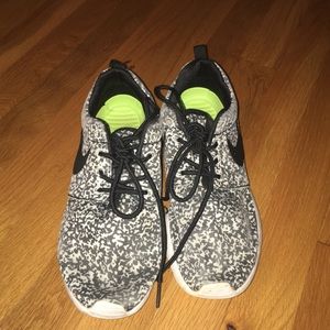 Nike Rosche Speckled Sneaker